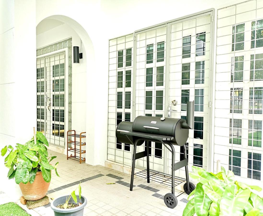 527 Beachhouse L 5 Bedroom With Swimming Pool - 3Min Walk To The Beach Tanjung Bungah  Exterior foto
